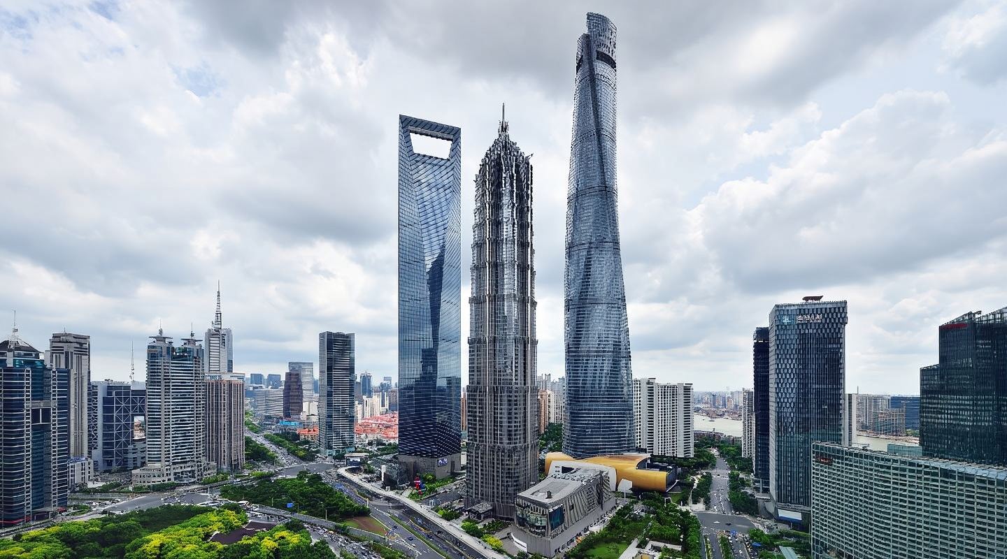 Klassische Sightseeing-Tour für 1 Tag: Shanghai Tower + Jadebuddha-Tempel + Yu-Garten und Stadtgott-Tempel + Bund + Nachtfahrt auf dem Huangpu-Fluss