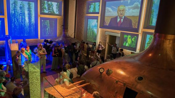 Praga: Visita autoguiada a la cervecería Staropramem con degustación