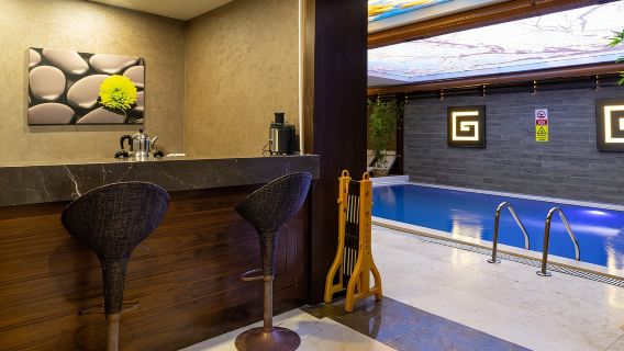 Istanbul: Privates türkisches Bad, Massage und Pool in Taksim