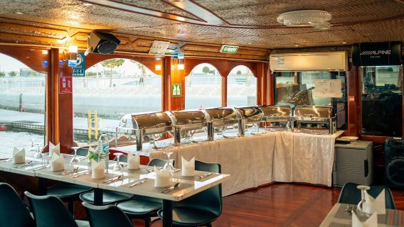 Dubai: Dau-Dinner-Kreuzfahrt mit Live-Unterhaltung Al Seef