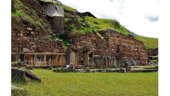 Chavin de Huantar 기념물 - Querococha Lagoon 모든 입구