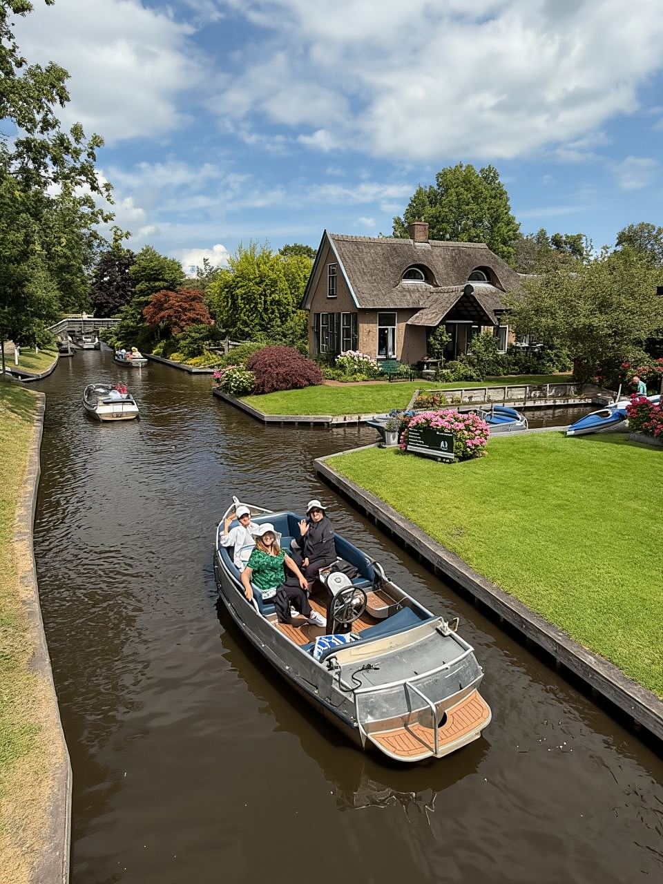From Amsterdam: Giethoorn Small Group Tour with Boat Ride