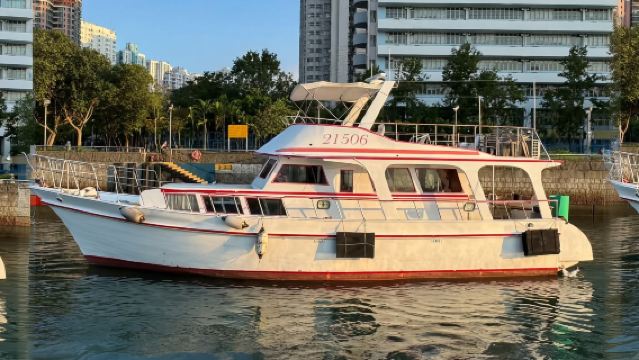 【香港遊艇2026年初二煙花派對】香港豪華遊艇4小時拼船暢遊維港賞煙花派對～56英尺遊艇+豪華大餐+水果飲料