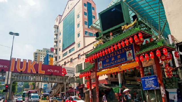 Kuala Lumpur Evening Tour with the Symphony Water Fountain Show and KL Tower Observation Ticket