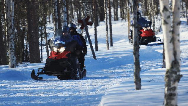 Saariselka: Snowmobile Safari on Tundra with BBQ