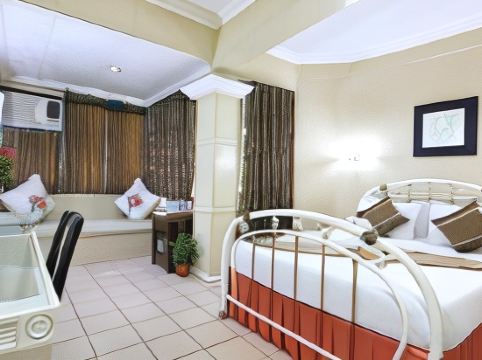 Loreland Farm Resort Room Type - Standard Queen Room