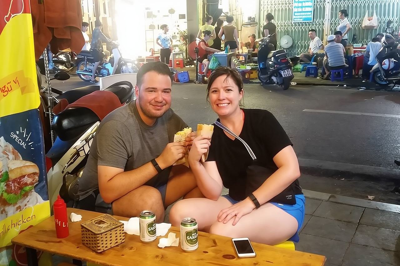 Tour privato a piedi del cibo di strada di Hanoi con un vero buongustaio