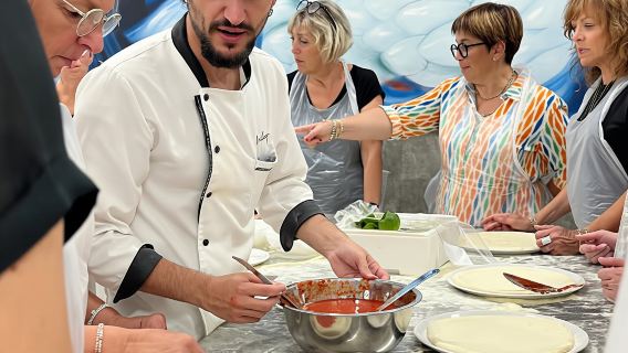 Naples pizza making lesson in traditional restaurant
