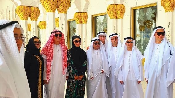 Abu Dhabi City Tour of Grand Mosque, Palace, Louvre, and Ferrari