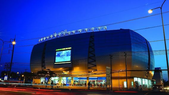 Stadion Tinju Lumpinee di Bangkok: Pertandingan Muay Thai setiap hari Jumat