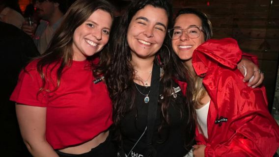 Oporto: PubCrawl con 6 bebidas y entrada VIP al Club