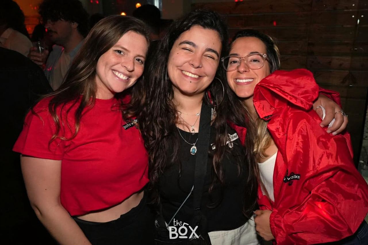 Oporto: PubCrawl con 6 bebidas y entrada VIP al Club