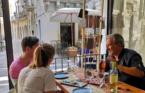 萊切老城葡萄酒和美食品鑑體驗