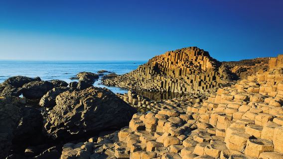 Tour guidato di un giorno alla Giant's Causeway da Belfast in comodo pullman