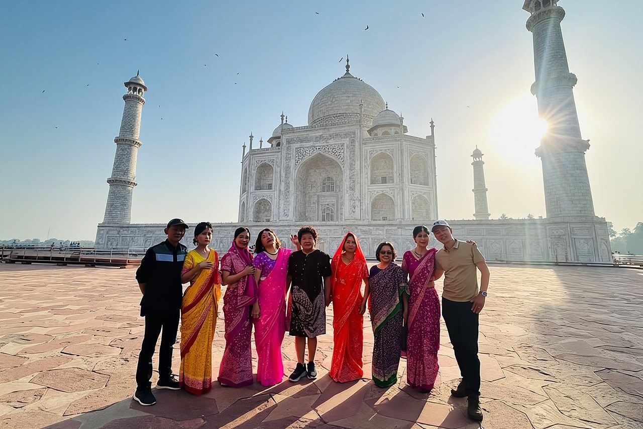 Tour di un giorno intero ad Agra dall'alba al tramonto con Taj Mahal e 3 monumenti