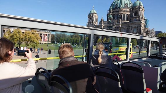 Hop-on hop-off city tour and Spree boat tour combo ticket for 24,48 or 72 hours