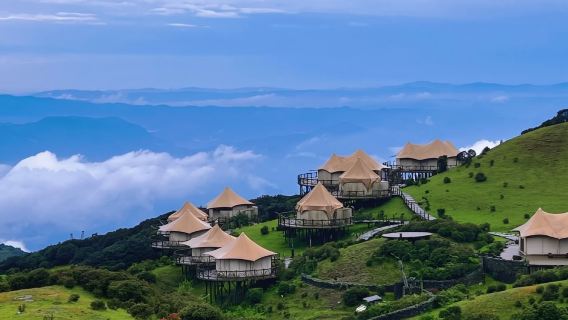 Customized private charter in Liupanshui: Wumeng Grass Plain + sea of azaleas + Haiping Yi Town + Shuicheng Ancient Town