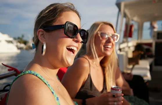 參加90分鐘的棕櫚灘內陸水道遊船之旅