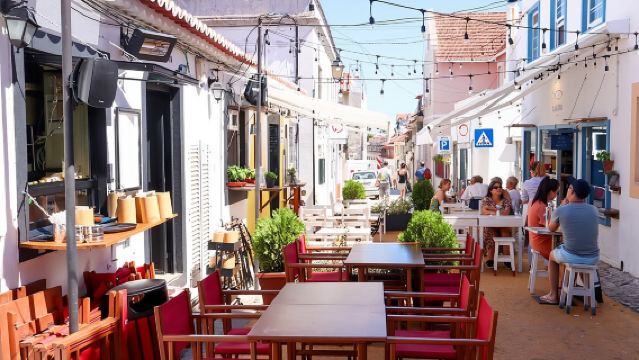 Small Group Tour to Sintra, Pena Palace, Cabo Roca and Cascais