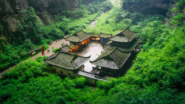 重慶武隆天生三橋+龍水峡地縫+仙女山公園プレミアム少人数ワンデーツアー