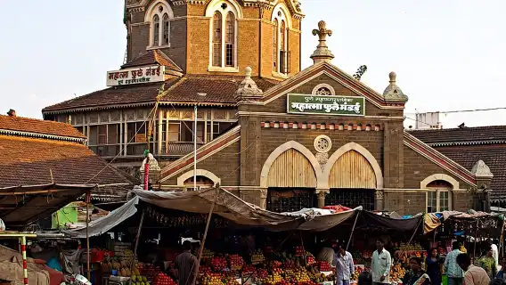 Pune Walking Tour with a Punekar