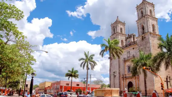 Chichen Itza Pyramid and Cenote 1-day Tour (English Group Departing from Cancun)