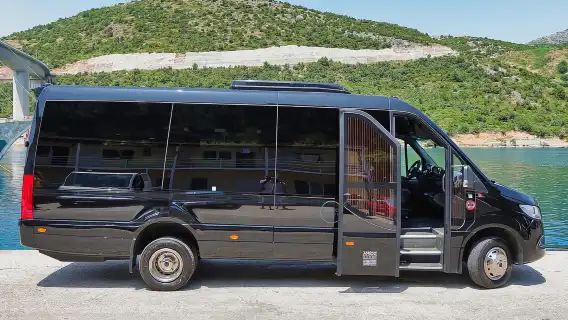 ทัวร์เทรบินเยพร้อมบริการขนส่งสุดหรูและชิมไวน์