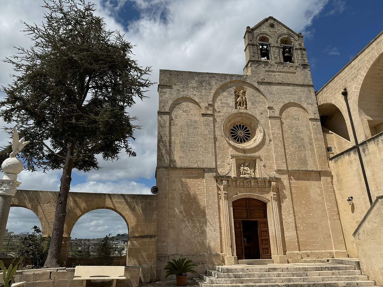 Matera: tour in autobus scoperto con ingresso a Casa Grotta
