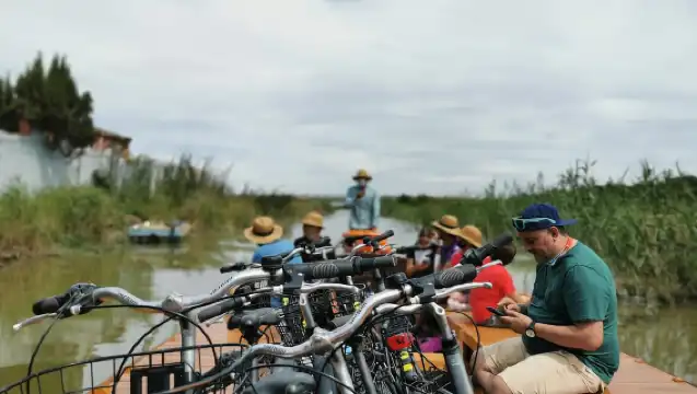 Valencia: Albufera Natural Park Bike and Boat Tour