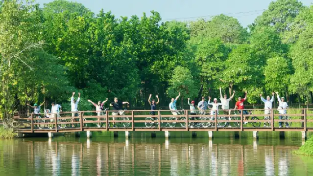 曼谷：綠洲導覽自行車遊（含乘船遊覽）