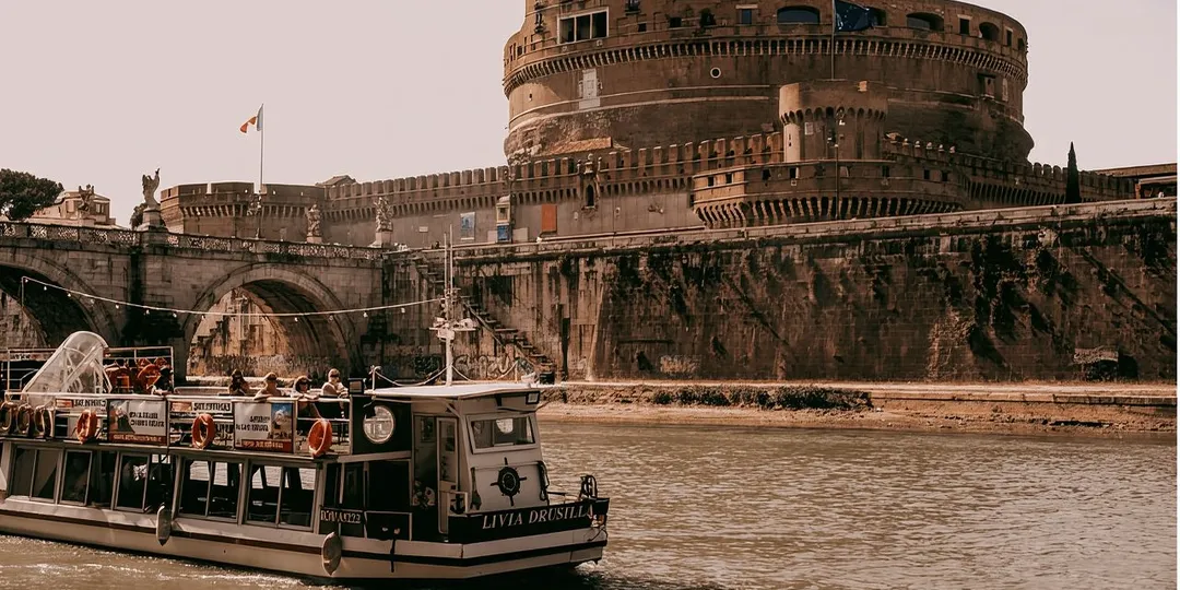 Billete para el paseo en barco con paradas libres por el río Tíber