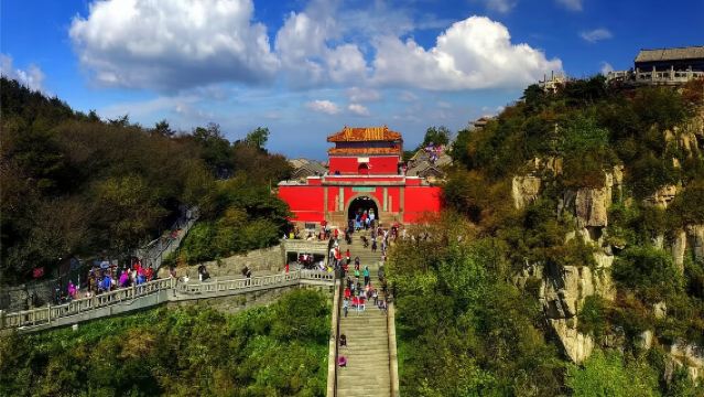 Lawatan Sehari Mendoakan Keberkatan di Gunung Tai + Daimiao Temple
