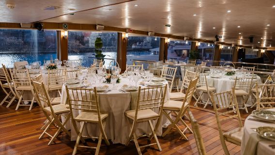 Lisbon: Sunset Boat Party Cruise with DJ and Open Bar