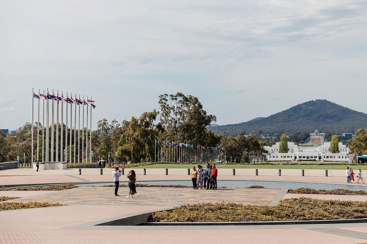 From Sydney: Full-Day Tour to Canberra