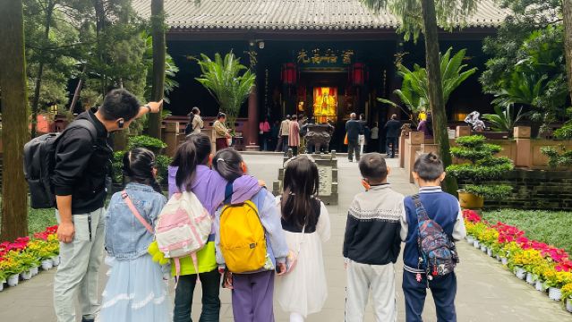 武侯祠(ぶこうし)博物館「三国志の足跡をたどる」親子スタディツアー【入場チケット+ガイド付き解説+ヘッドフォン+スタディツアー文創手作り体験+記念品付き】