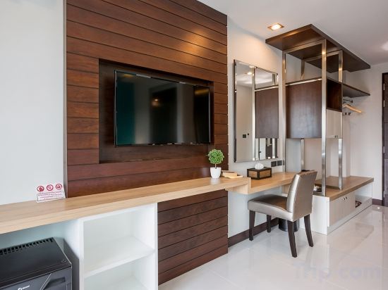 River Front Krabi Hotel Room Type - Deluxe King Room with River View