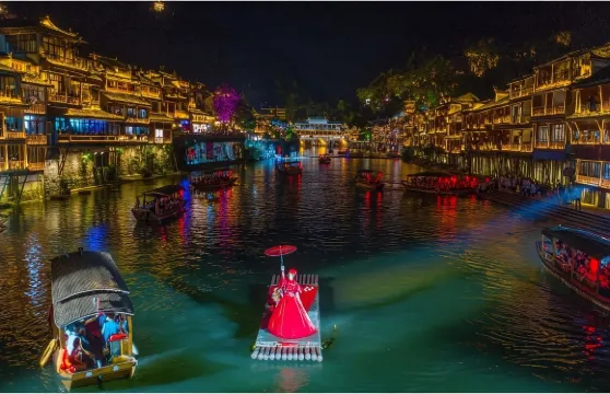 《鳳凰樣子》篝火晚會+夜遊沱江船一日遊【夜遊船賞兩岸】