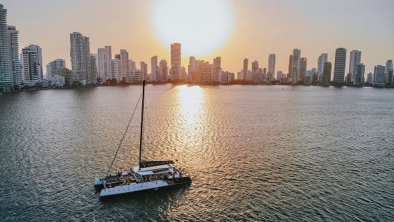 Du thuyền ngắm hoàng hôn ở Cartagena
