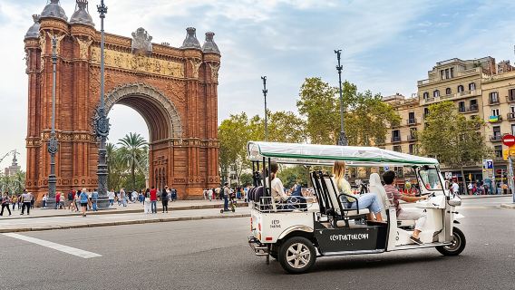 Welcome Tour to Barcelona in Private Eco Tuk Tuk