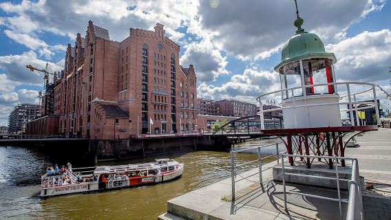 Hop-on hop-off harbor tour with International Maritime Museum ticket