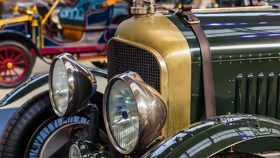24 or 48-hour hop-on hop-off bus with National Automobile Museum