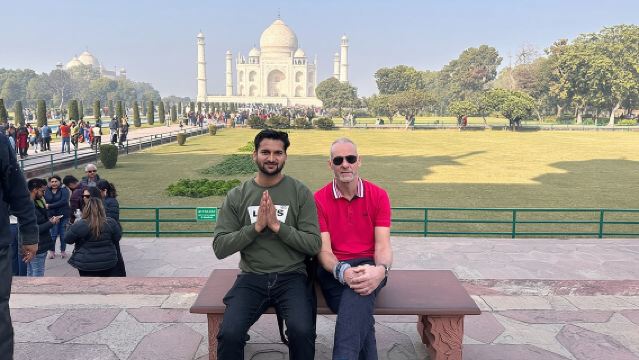 ทัวร์ทัชมาฮาลและอากราแบบรวมทุกอย่าง โดยรถไฟความเร็วสูงจากเดลี