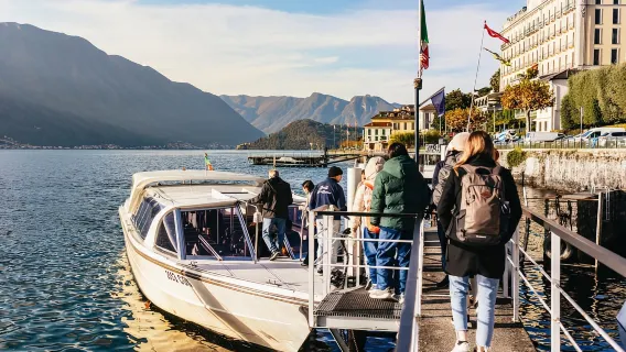Desde Milán: crucero por el lago de Como, St. Moritz y tren rojo Bernina