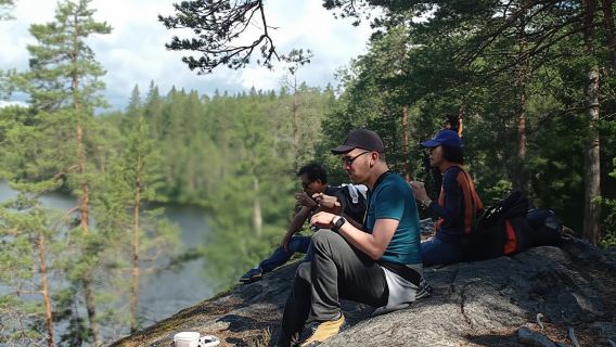Desde Helsinki: Senderismo por el Parque Nacional de Nuuksio con comida