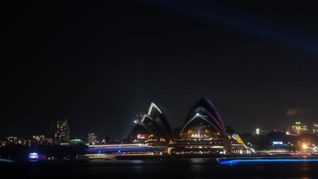 ซิดนีย์: ล่องเรือชมเทศกาลแสงสี Vivid พร้อมอาหารเย็น