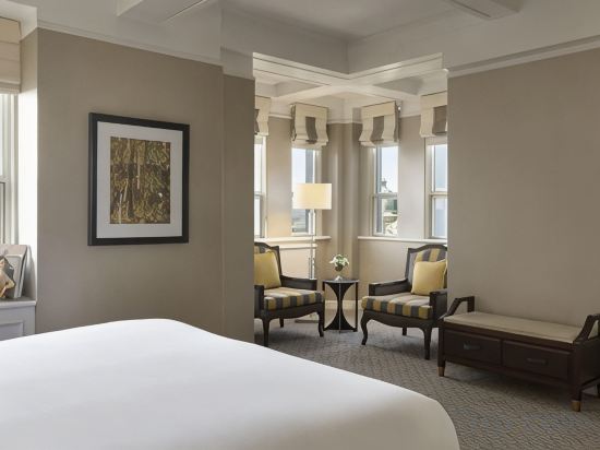 Fairmont Le Chateau Frontenac Room Type - Signature King Room