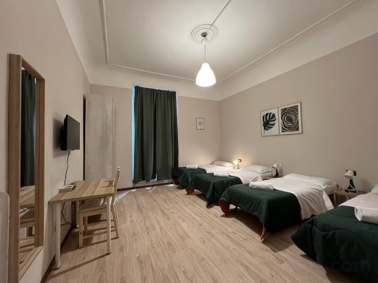 Freedom Traveller Hostel Room Type - Bed in 3 Bed Female Dormitory - Shared Bathroom (Female Only)