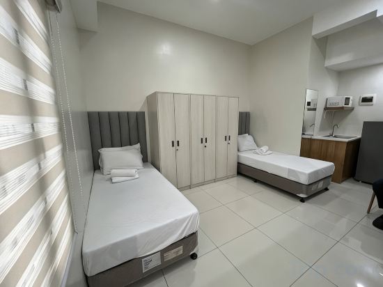 UHome Lacson Room Type - Deluxe Twin Room