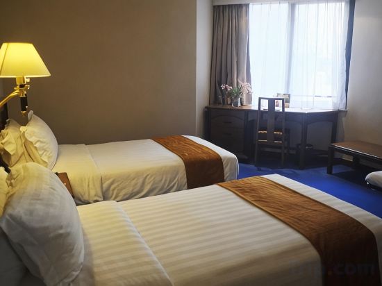 The Kimberley Hotel Room Type - Non Smoking - City View Superior Room with Triple bed The Kimberley Hotel Room Type - Non Smoking - City View Superior Room with Triple bed