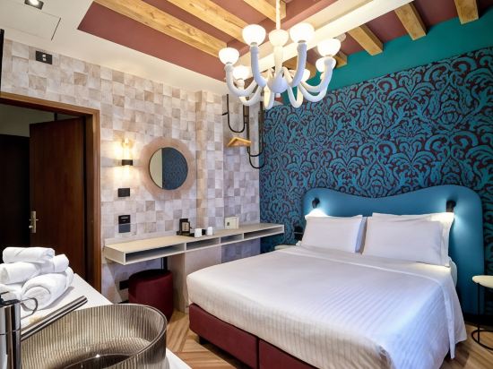 Hotel Ca' d'Oro | WENICE Deep Culture - Tap to explore photos